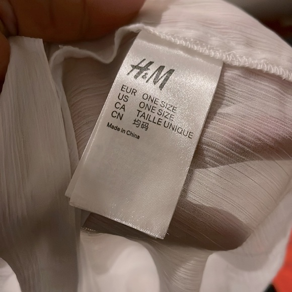 Sheer white Flowy tunic with embellished neckline - Picture 9 of 9